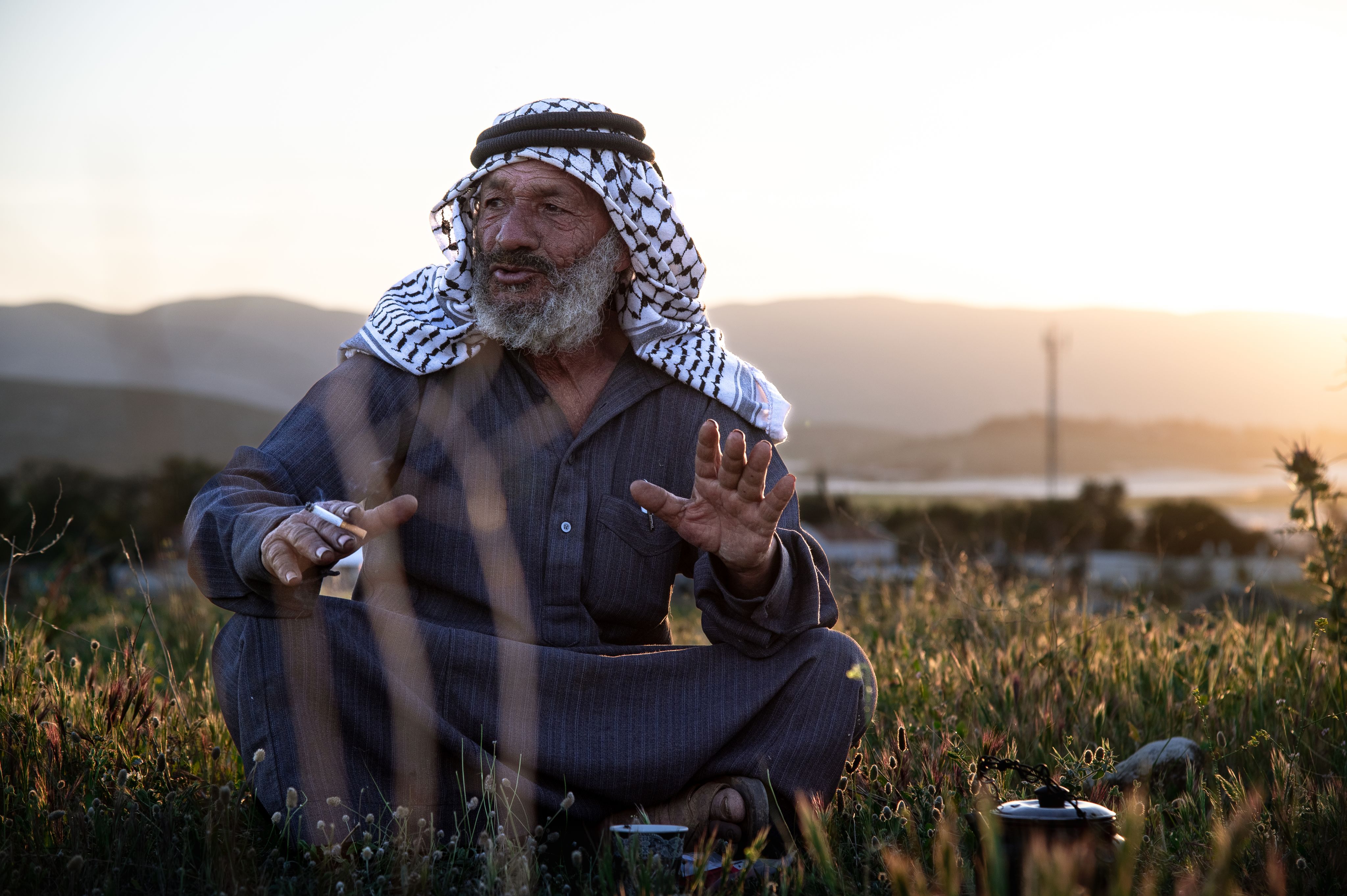 Abu Saqqa med bosetterne i bakgrunnen