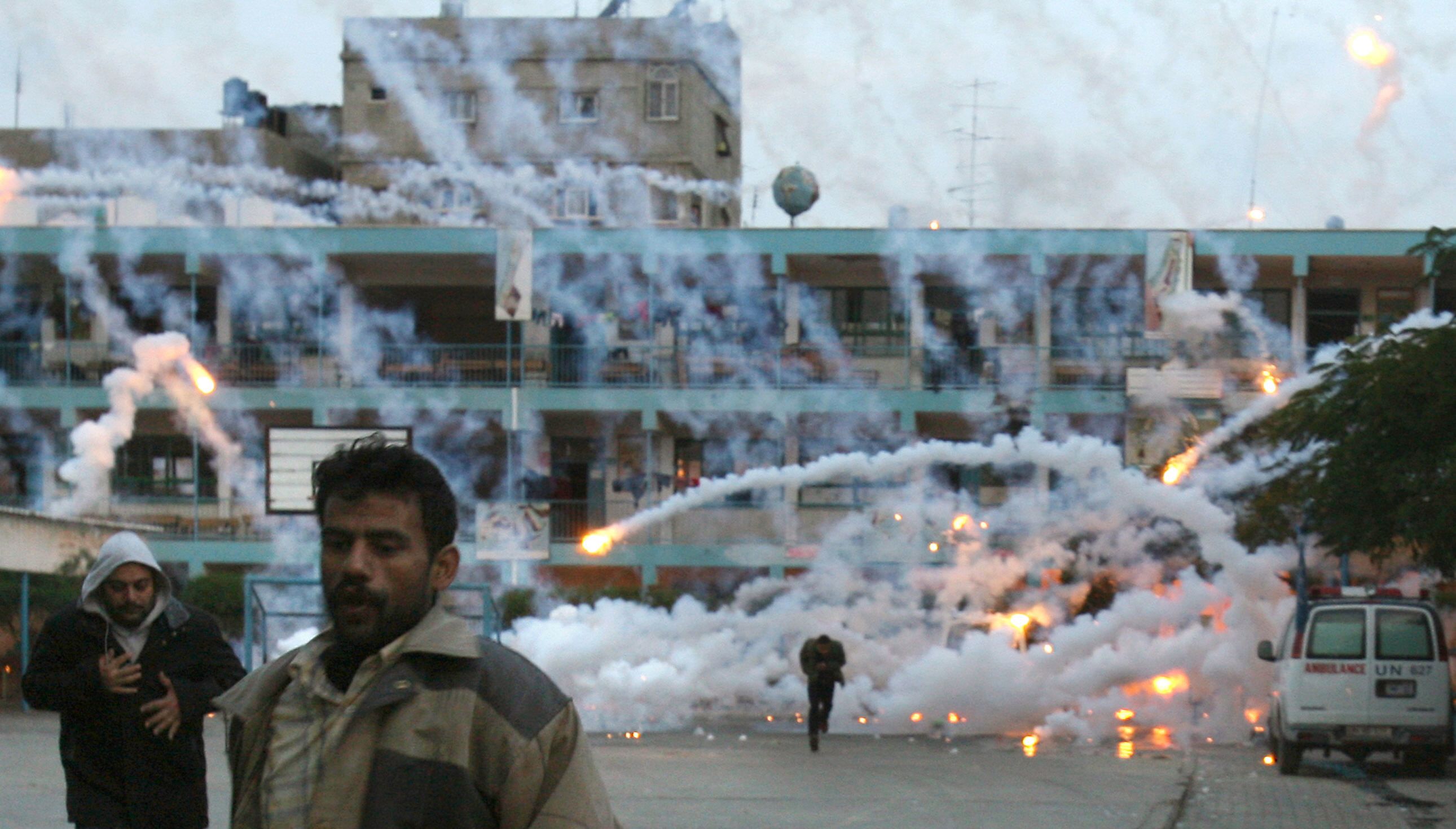 A picture taken in Beit Lahia in the Northern Gaza Strip on 17 January 2009 shows civilians running to safety during a strike with white phosphorus munitions.